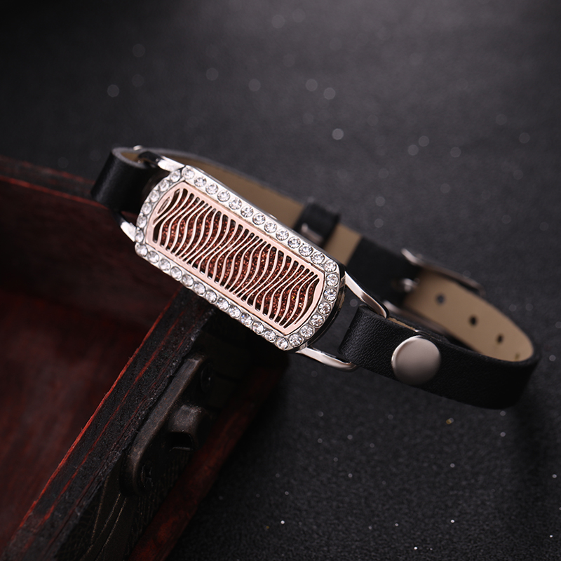 سوار جديد بتصميم مستطيل مجوف،  - مراجعة Jewelry Essentials Watches وسعره