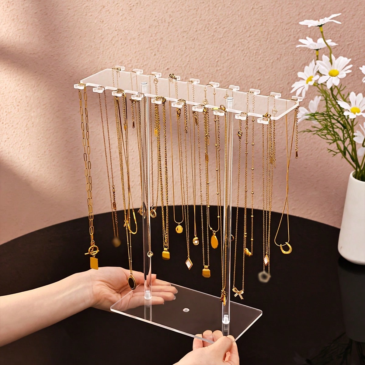 حامل قلادات أكريليك شفاف فاخر، - مراجعة Al Ain Jewelry & Watches Exhibition 2025 وسعره