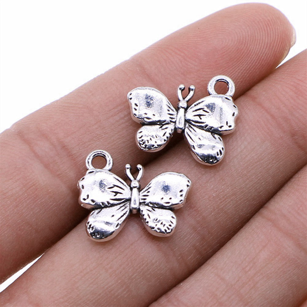قلادة على شكل فراشة بتصميم عتي - مراجعة Butterfly Pendant Necklace وسعره