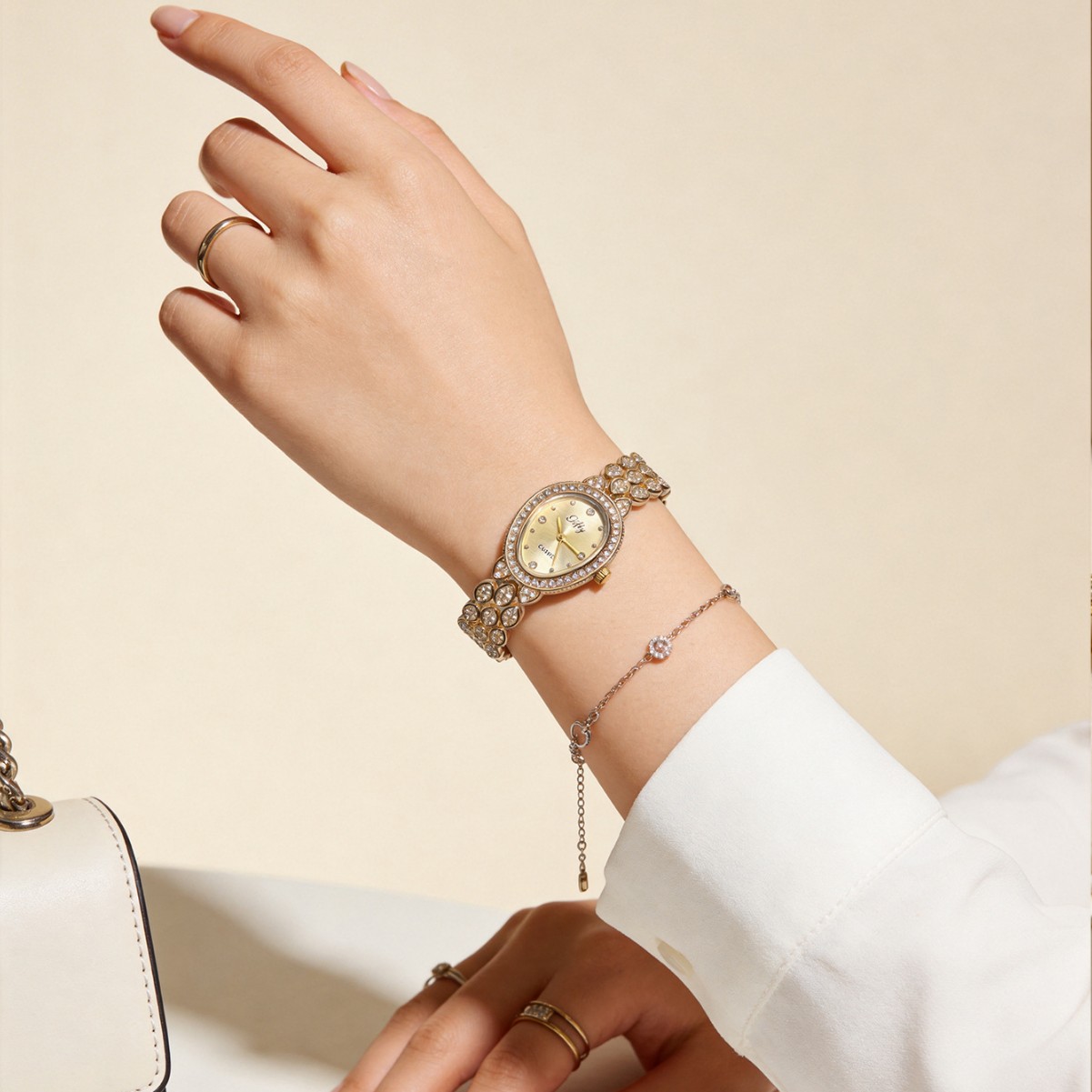 ساعة يد نسائية من كايريس بلون  - مراجعة Jewelry Clasp Watches وسعره